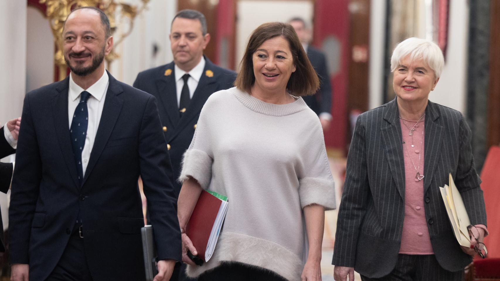 El vicepresidente del Congreso, Alfonso Rodríguez Gómez de Celis, la presidenta de Congreso, Francina Armengol, y la portavoz adjunta del PSOE en el Congreso, Isaura Leal, este martes.