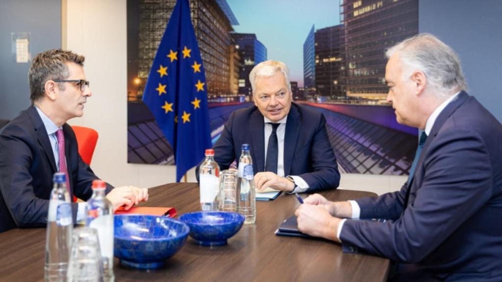 Félix Bolaños, Didier Reynders y Esteban González Pons, reunidos para negociar el CGPJ, en Bruselas.