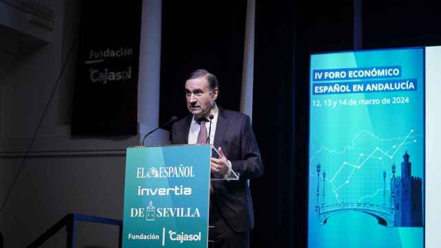 El presidente ejecutivo y director de El Español, Pedro J. Ramírez, en la inauguración del IV foro económico andaluz.