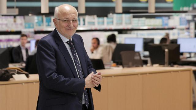 Juan Roig con los empleados de las oficinas de Mercadona.