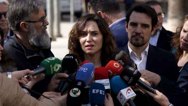 La presidenta de la Comunidad de Madrid, Isabel Díaz Ayuso, ofrece declaraciones a los medios previo a la reunión con el Gremio de Hostelería de la ciudad, a 12 de marzo de 2024, en Castelldefels.