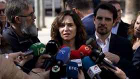 La presidenta de la Comunidad de Madrid, Isabel Díaz Ayuso, ofrece declaraciones a los medios previo a la reunión con el Gremio de Hostelería de la ciudad, a 12 de marzo de 2024, en Castelldefels.