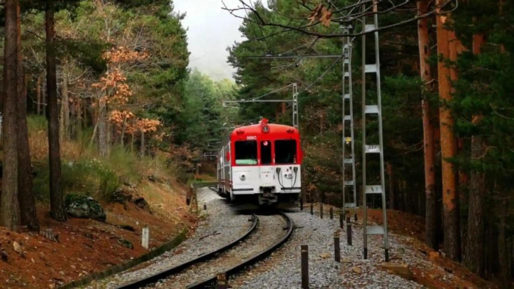 Adiós al clásico tren 'suizo' de Renfe en la línea Cotos-Cercedilla: