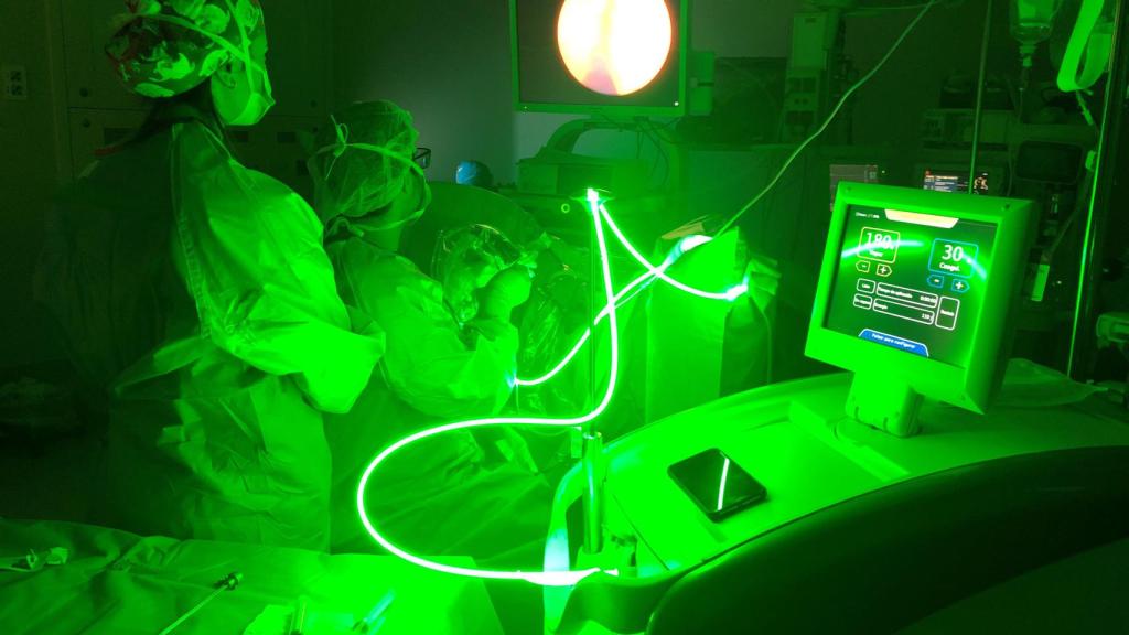 Un láser verde utilizado en el Hospital Quirónsalud Marbella.