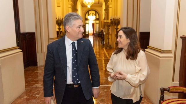 El rector de la UDC, Ricardo Cao, y la alcaldesa de A Coruña, Inés Rey