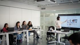 Los alumnos del Master de EL ESPAÑOL asisten a una clase.