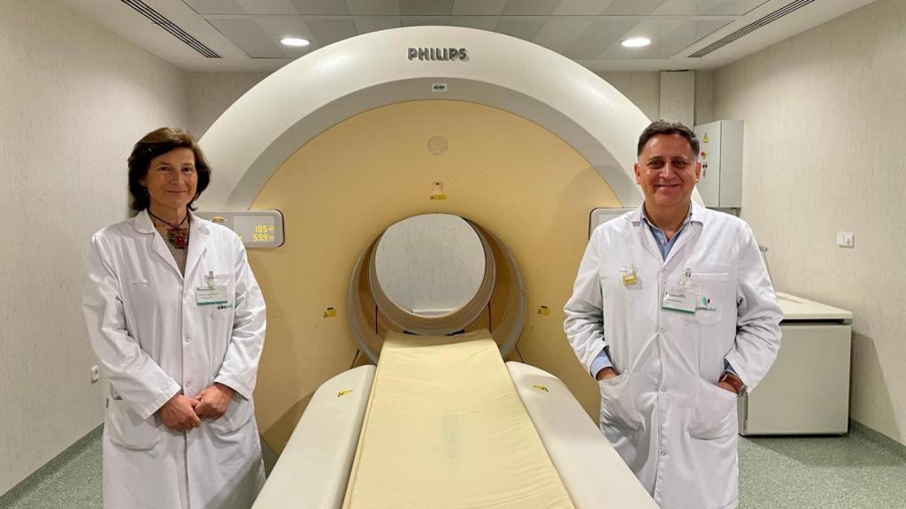 Blanca González-Gaggero y Andrés Durán Ferreras, jefa y especialista Servicio de Medicina Nuclear y PET-TAC de este hospital.