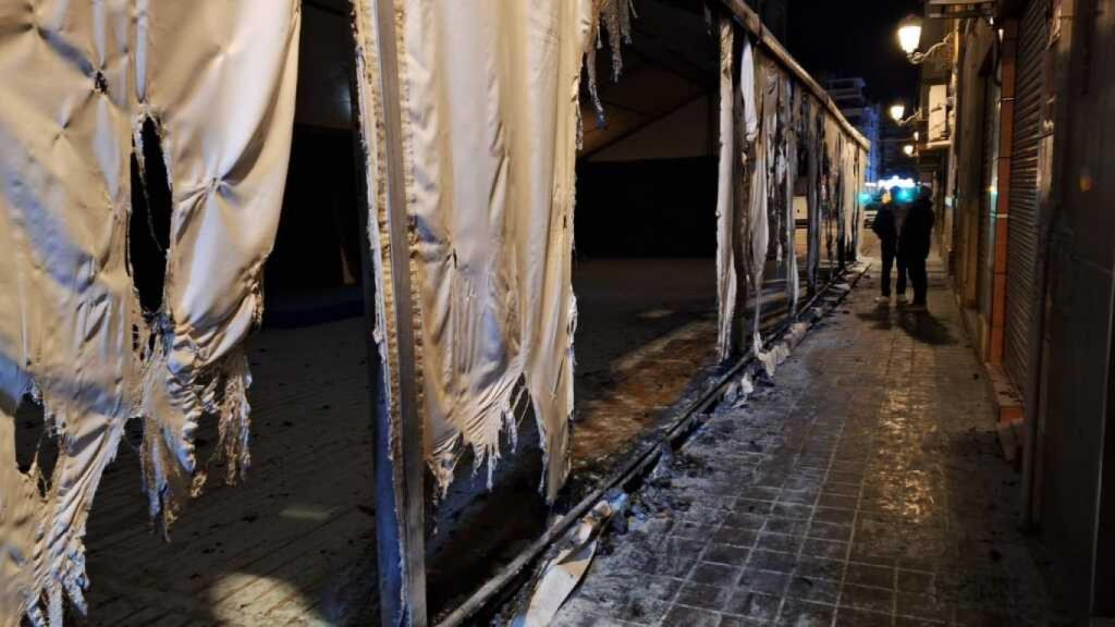 La carpa de la falla Juan de Aguiló de Valencia quemada. Falla Juan de Aguiló