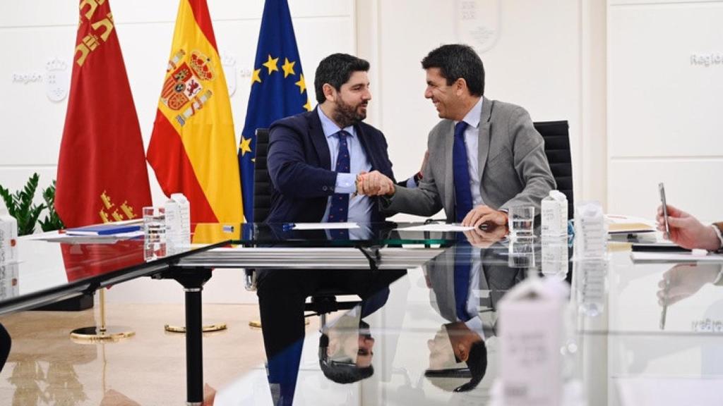 López Miras y Mazón en una imagen de archivo. EE