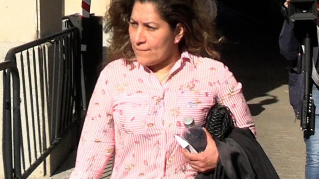 Damaris, la empleada del hogar de María del Monte, saliendo de los juzgados el pasado 1 de marzo.