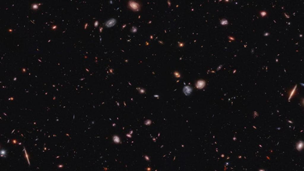 Imagen de porciones del campo profundo de CEERS, uno de los tres campos que se observará en el proyecto CAPERS.