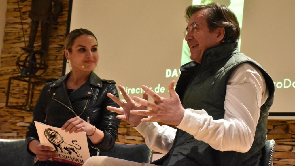 La periodista Canto Marbán durante su conversación con el director de Europarques, David Salvador, en el Foro 'Zamora: innovación y crecimiento empresarial', este miércoles en la Casa de Zamora de Madrid.