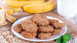 Galletas caseras de plátano y avena.