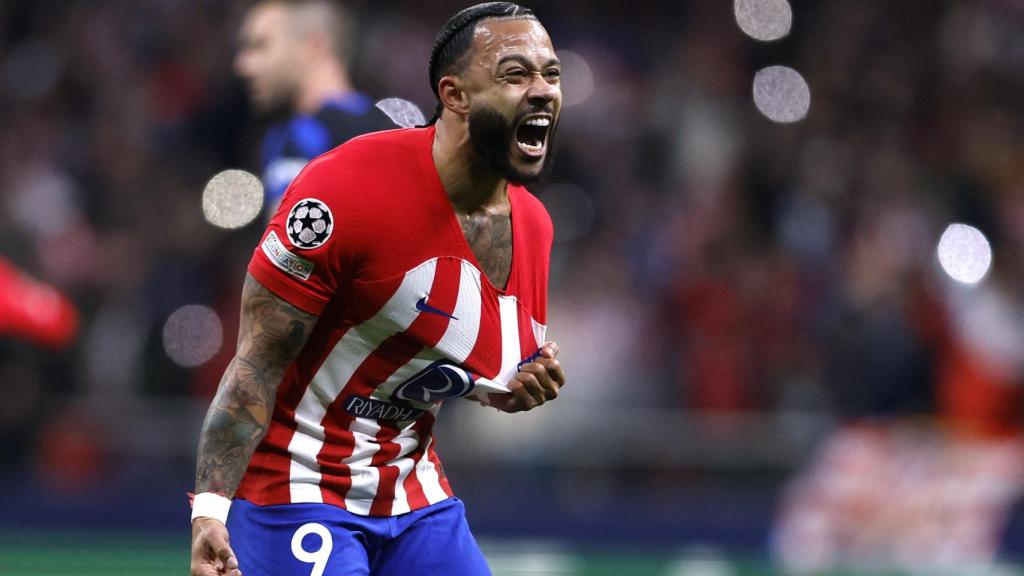 Memphis celebra su gol frente al Inter de Milan.