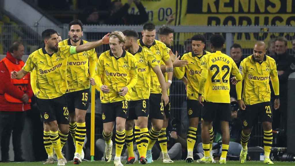Los jugadores del Dortmund celebran un gol ante el PSV.