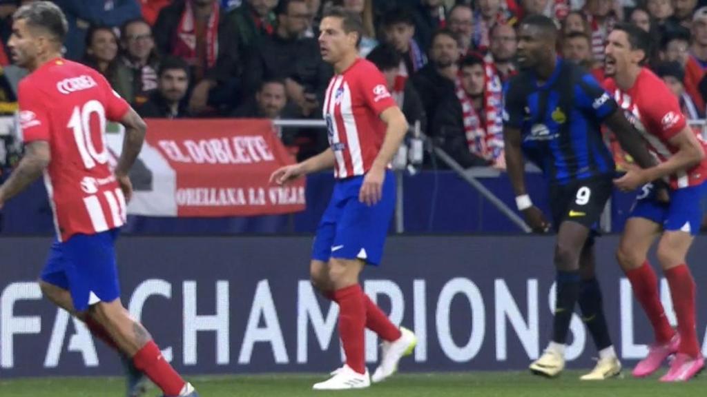 Thuram le toca sus partes nobles a Savic.