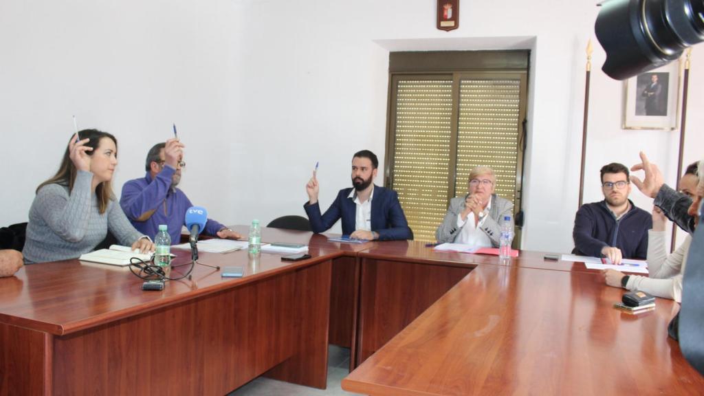 Moción de censura en Villaverde de Guadalimar. Foto: PP.