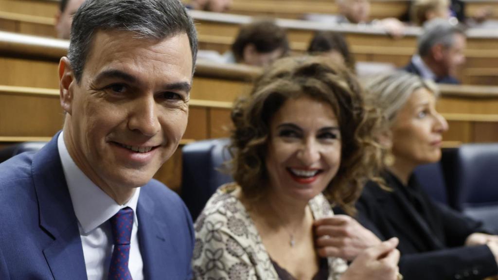 Pedro Sánchez y María Jesús Montero, esta mañana en el Congreso.