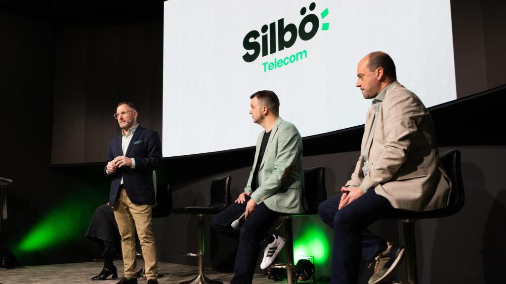 Jorge Morán, consejero delegado de Silbö, en la rueda de prensa de presentación de la compañía junto a varios directivos.