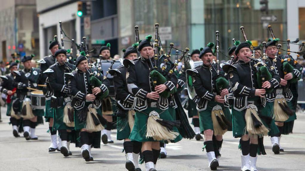 Así te afectarán los cortes de tráfico previstos para este sábado por el desfile de San Patricio en Madrid.