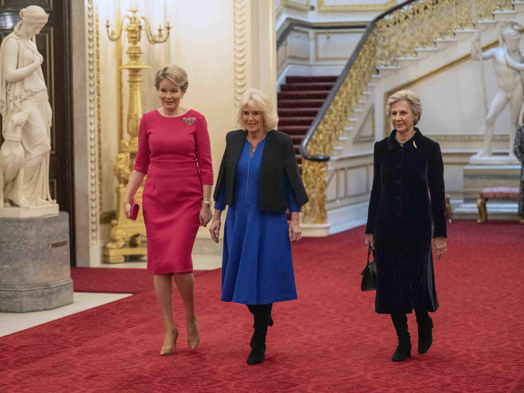 Las reinas de Inglaterra y Bélgica y la duquesa de Gloucester, en Buckingham Palace.