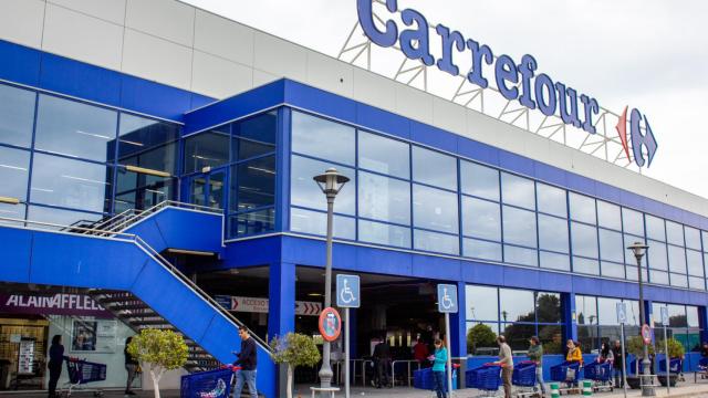 Adiós a los AirPods Max: Carrefour sorprende con la copia exacta por 18 euros que arrasa en España