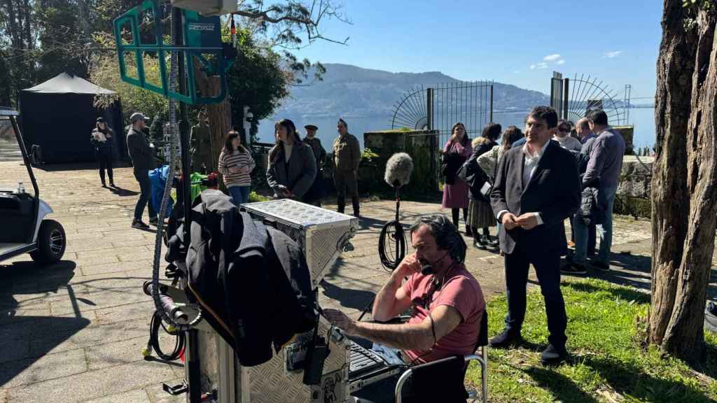 El delegado del Gobierno en Galicia, Pedro Blanco, asiste al rodaje en San Simón.