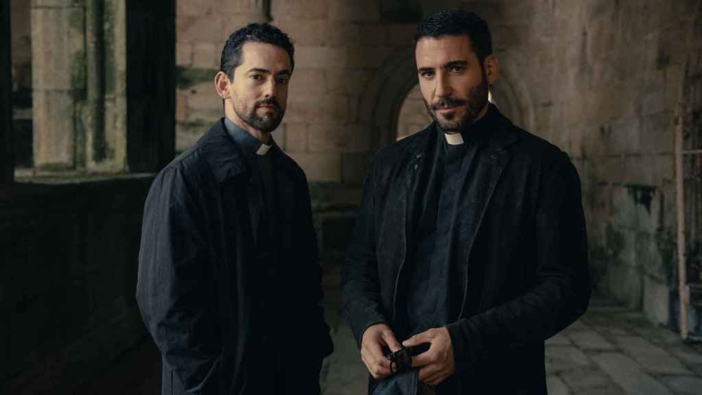 Luis Gerardo Méndez y Miguel Ángel Silvestre durante el rodaje de ‘Los Enviados’.