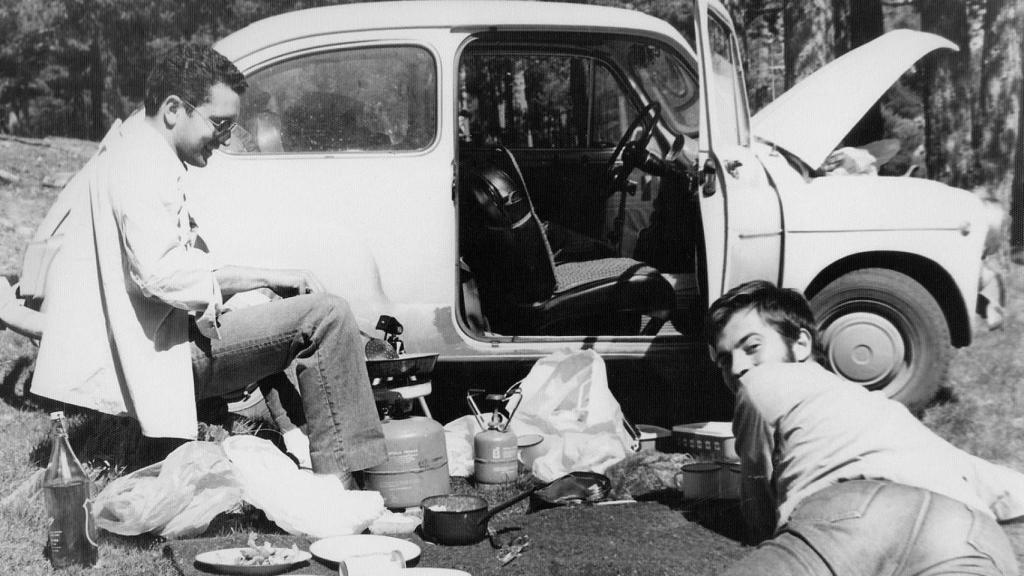 Pepe Macca, de joven, de excursión en Gredos.