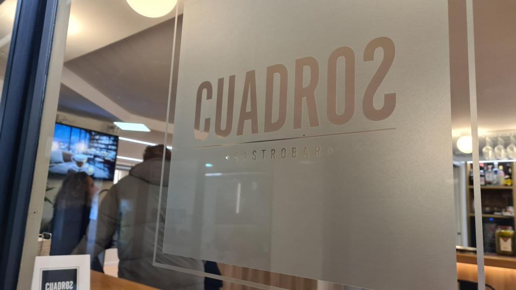 Cuadros, en pasaje de Santa Clara 14