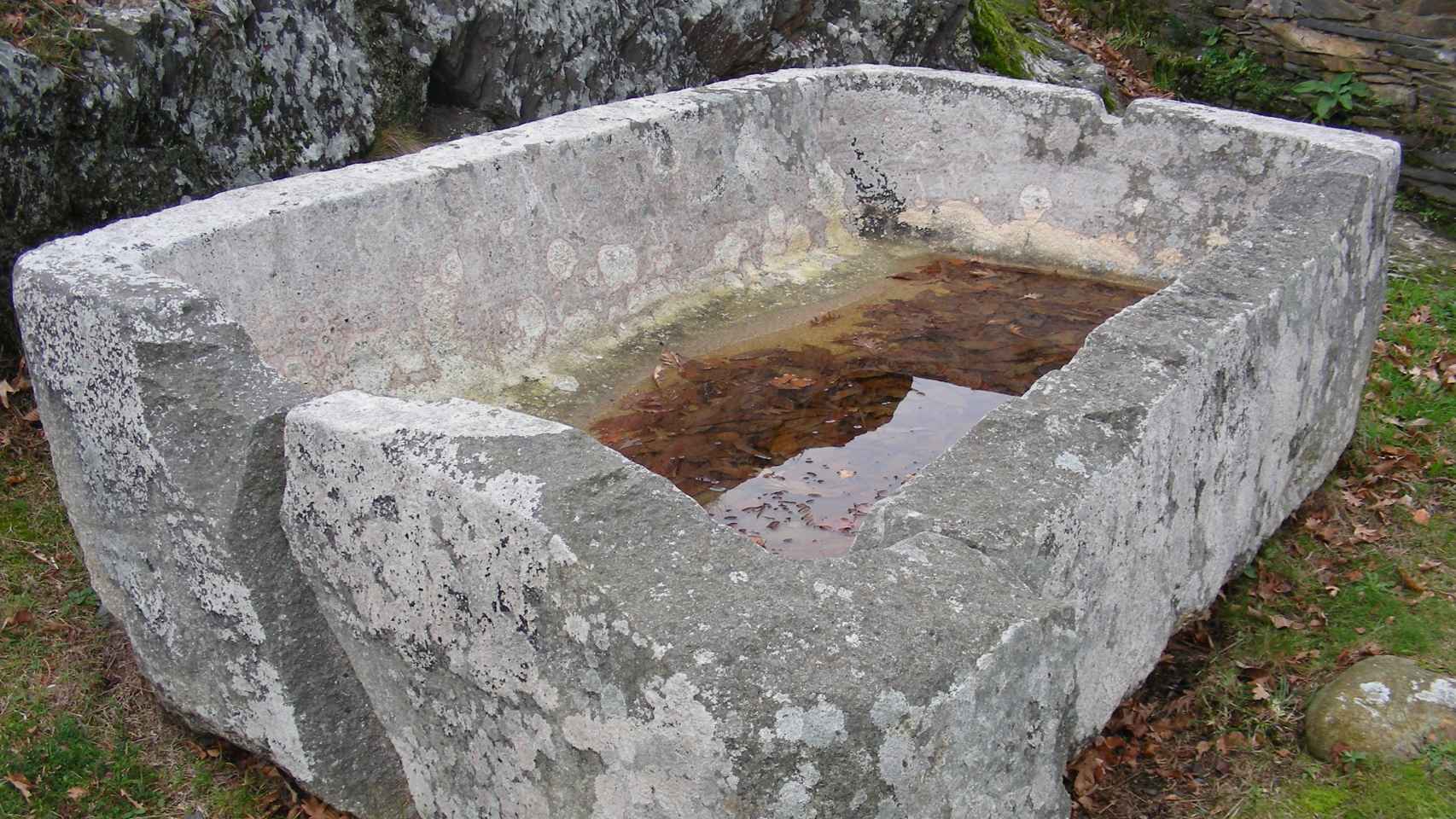 Pila de granito asociada a la sauna prerromana