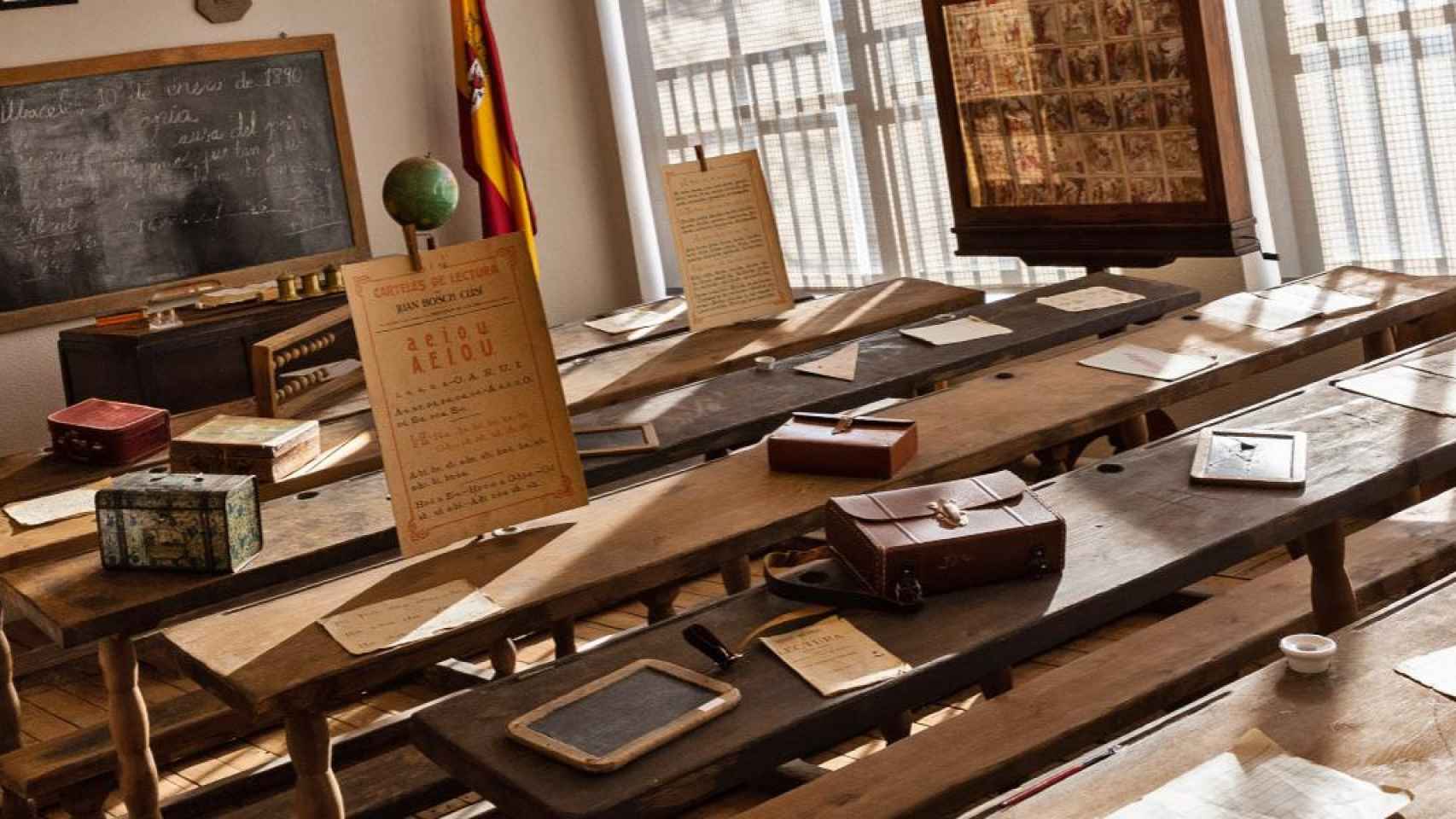 El Museo del Niño 'Juan Peralta' recrea el aula de una vieja escuela.