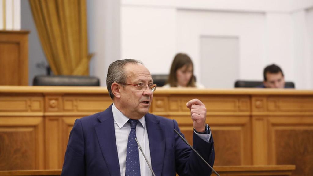 Juan Alfonso Ruiz Molina en la tribuna de las Cortes.