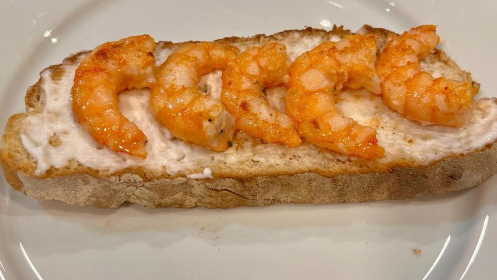 La tosta de gambas de la Taberna de Dionisos