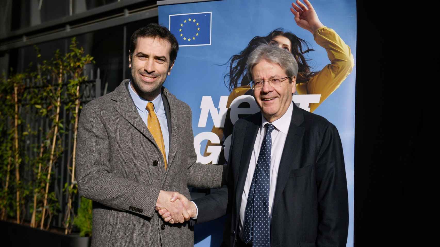 El ministro de Economía, Comercio y Empresa, Carlos Cuerpo (i), y el comisario europeo de Economía, Paolo Gentiloni (d).