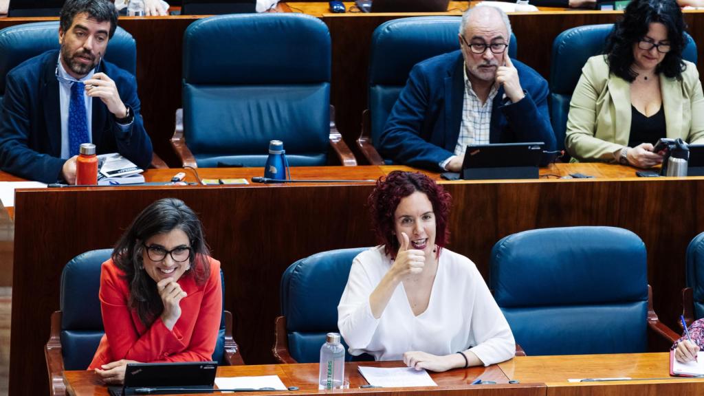 La portavoz de Más Madrid en la Asamblea, Manuela Bergerot, y la diputada de Más Madrid en la Asamblea, María Pastor.