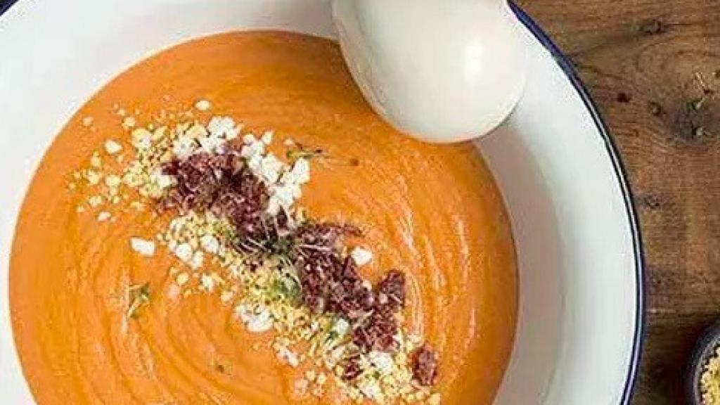 Un plato de salmorejo.