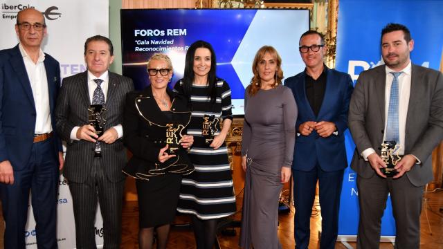 Última Gala de Navidad de REM, donde fue premiada Cruz Sánchez de Lara, vicepresidenta de EL ESPAÑOL.