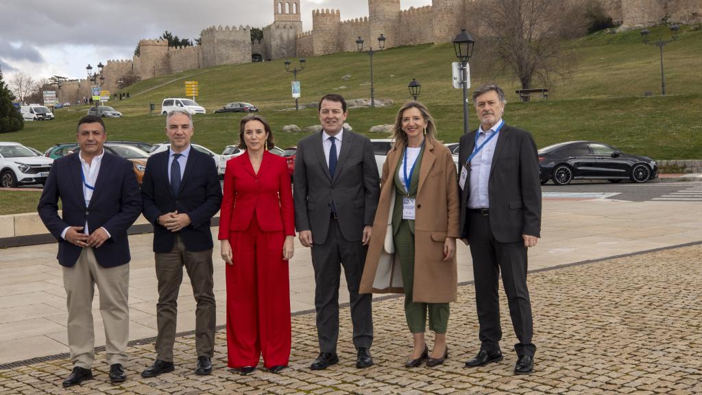La secretaria general del PP, Cuca Gamarra; el presidente de la Junta, Alfonso Fernández Mañueco; y el secretario autonómico del PP, Francisco Vázquez