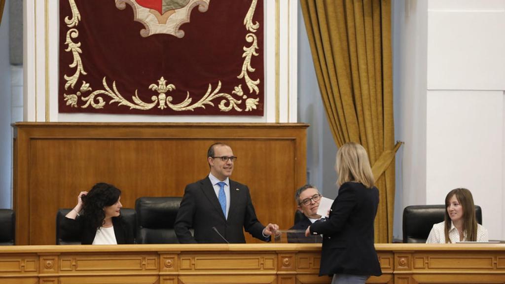La votación se ha hecho de manera nominal en las Cortes de Castilla-La Mancha.