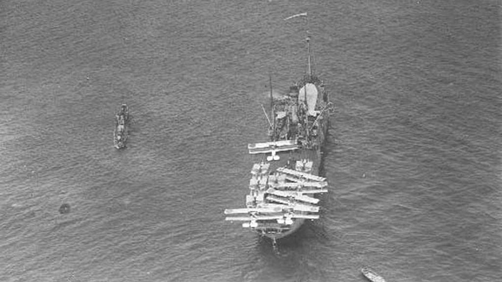 Dédalo fotografiado en 1925 durante el desembarco de Alhucemas