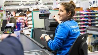 Buenas noticias para los jóvenes: Carrefour busca empleados por toda España y no pide experiencia previa