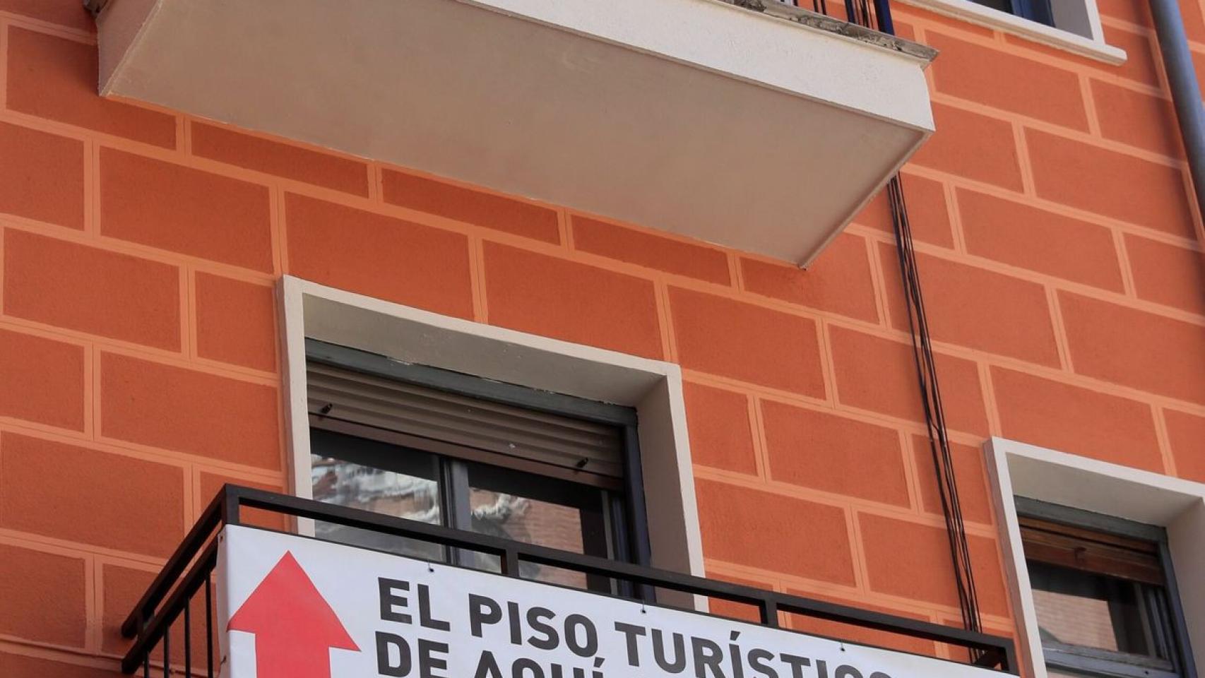 Varias ciudades intentan regular la proliferación de pisos turísticos.
