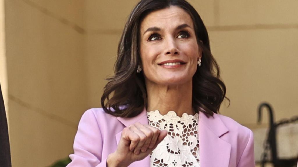 La Reina, sonriente en Gandía.