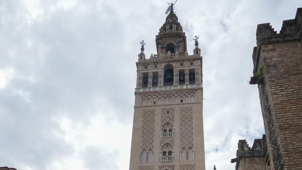 Imagen de la Giralda tras la retirada de los andamios.