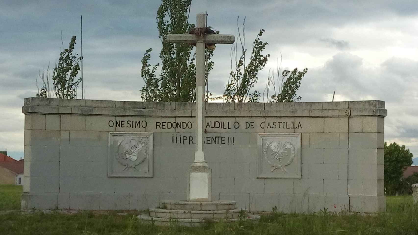 Monumento a Onésimo Redondo en Labajos