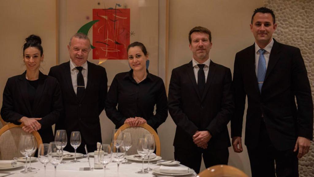 Personal de la sala del restaurante. EE