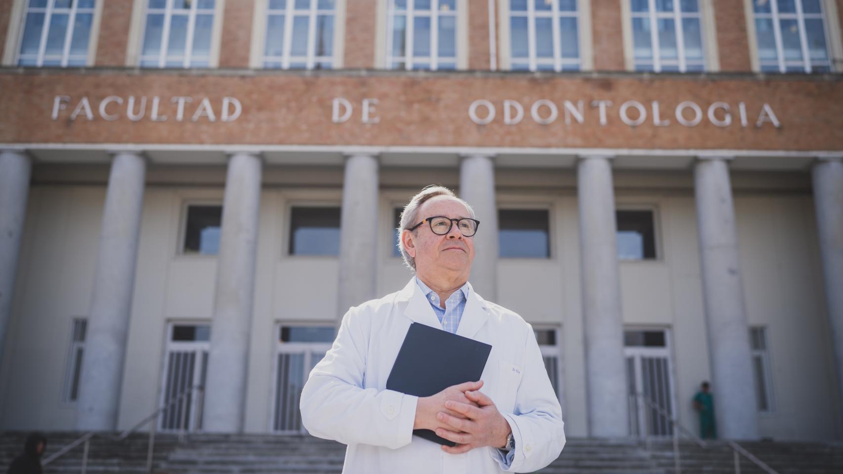 Mariano Sanz ha atendido a EL ESPAÑOL en los laboratorios de la Facultad de Odontología de la UCM.