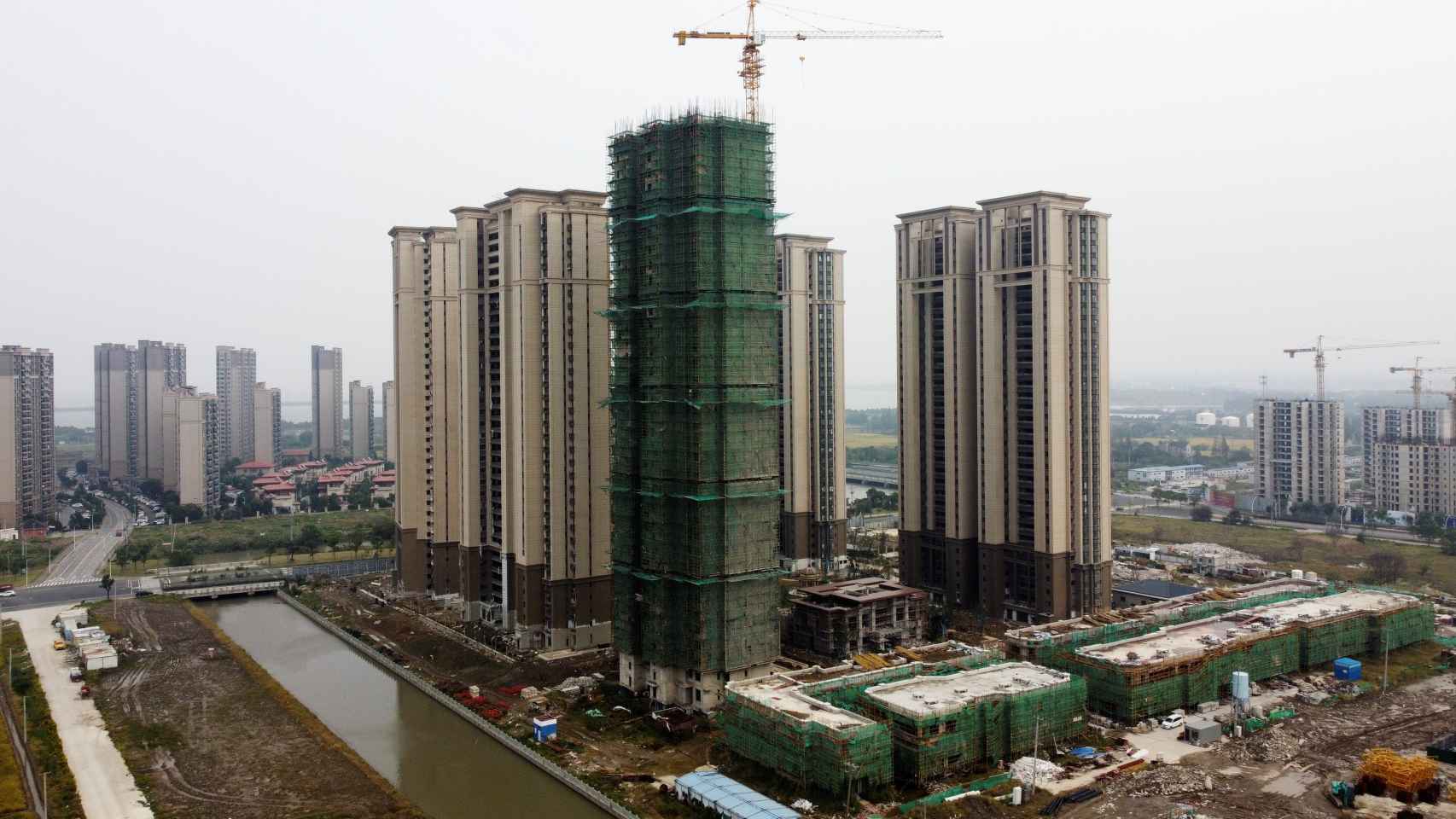 Bloque de edificios que Evergrande ha dejado sin terminar en China.