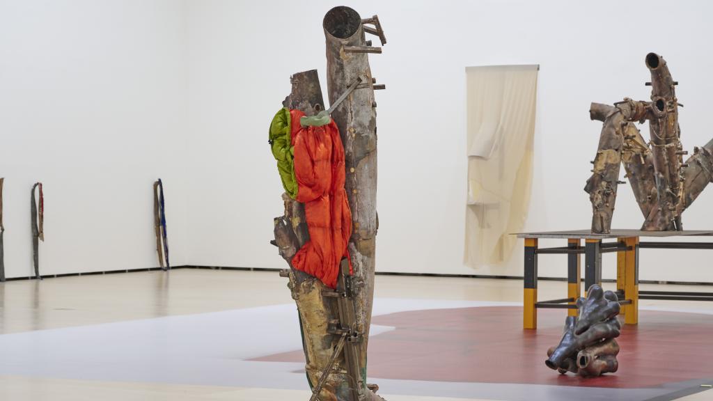 Varias de las piezas de June Crespo en la exposición de Bilbao. © June Crespo, Bilbao, 2024 © FMGB Guggenheim Bilbao / Erika Barahona Ede